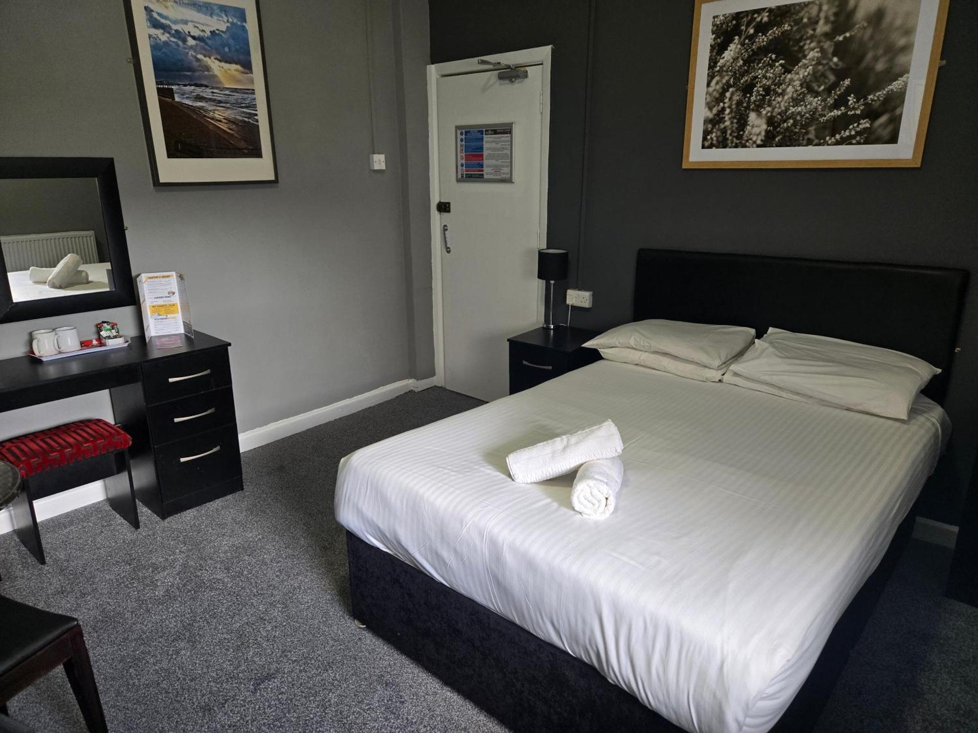 Peek-a-Booze - Budget Hotel - Adults Only Blackpool Kültér fotó