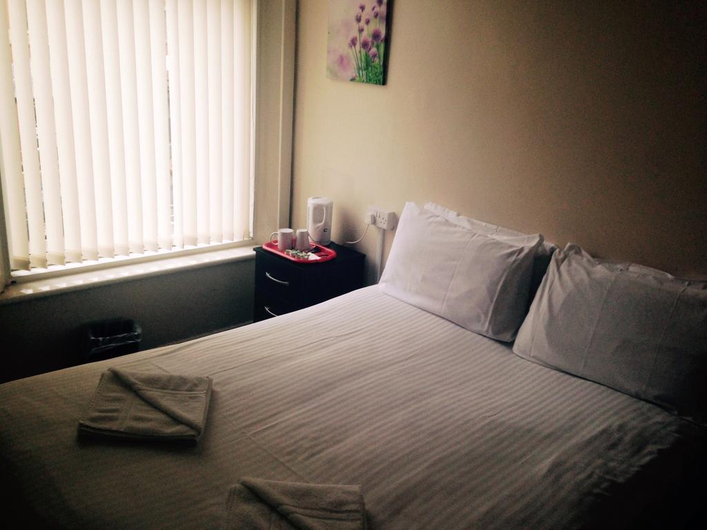 Peek-a-Booze - Budget Hotel - Adults Only Blackpool Szoba fotó