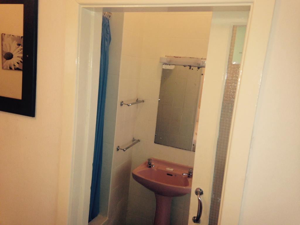 Peek-a-Booze - Budget Hotel - Adults Only Blackpool Szoba fotó