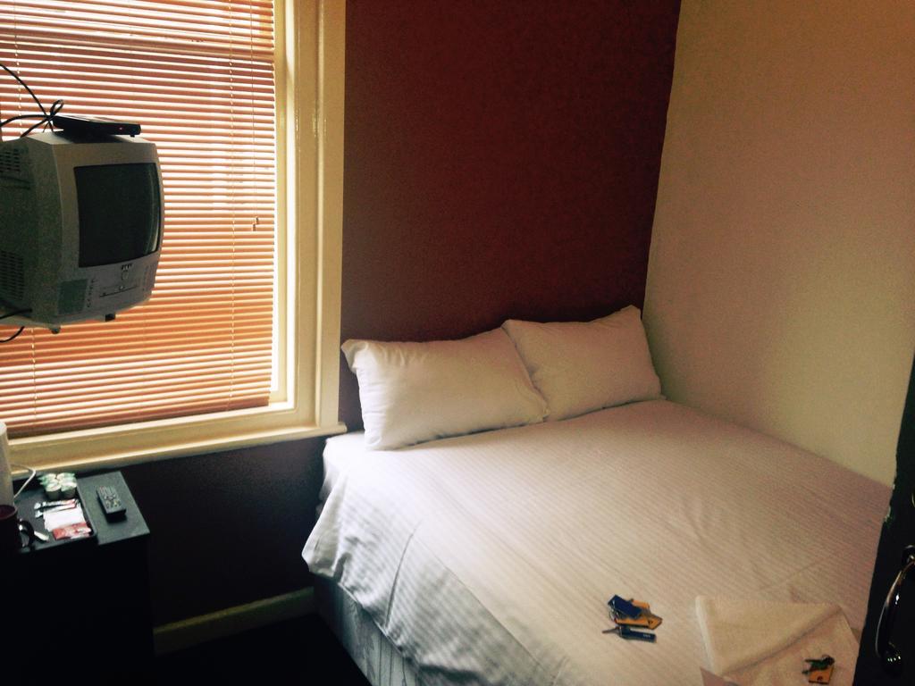 Peek-a-Booze - Budget Hotel - Adults Only Blackpool Szoba fotó